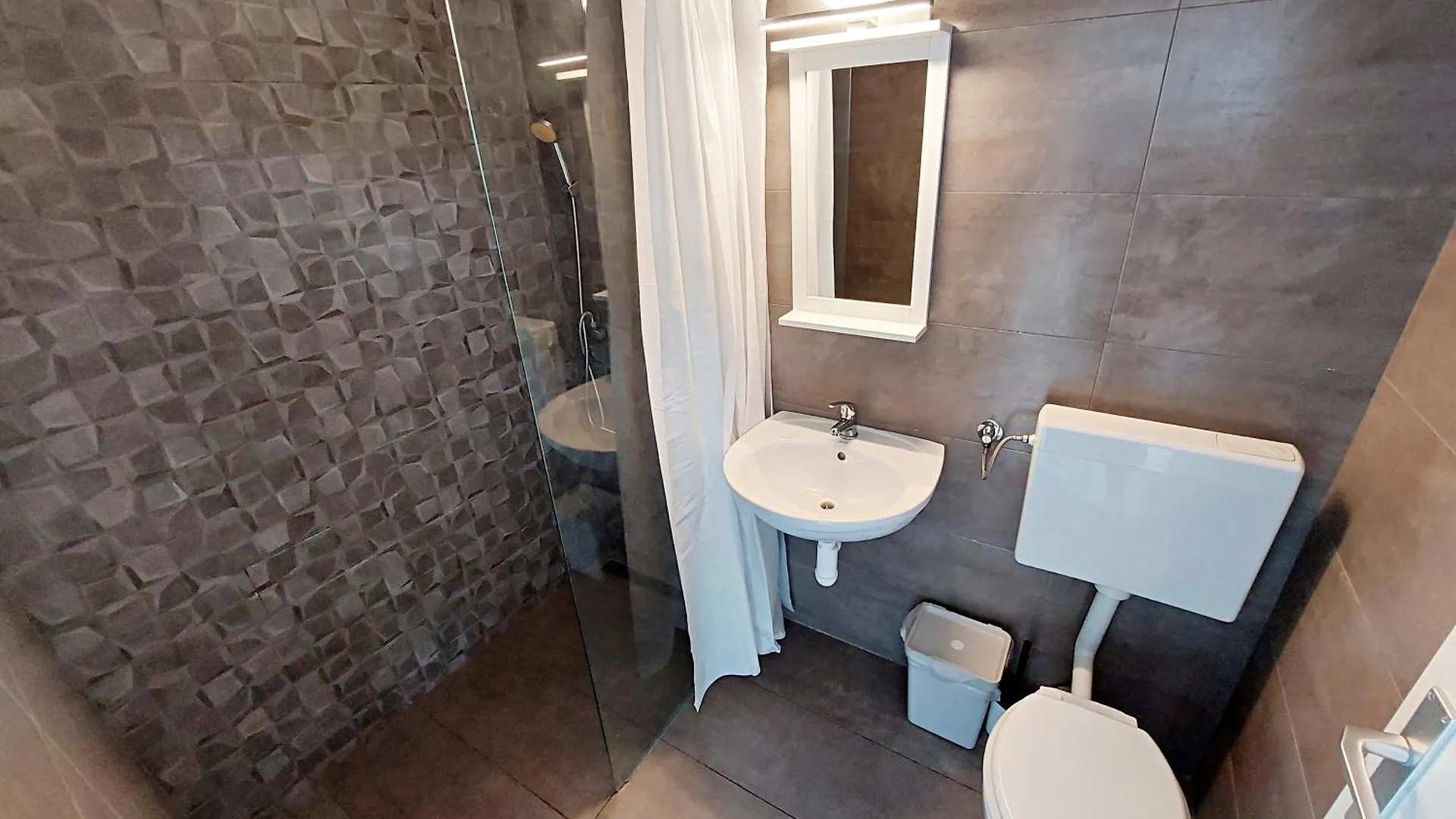 Hotel Gfs Way Studios - Greenline Accomodation Ljubljana